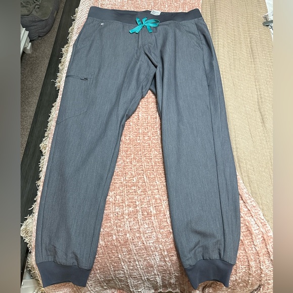 FIGS gray scrubs size medium top, large joggers - Picture 8 of 9